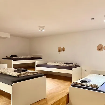 Modern With Terrace Patio דירה וינר ניודורף