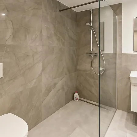 דירה Modern With Terrace Patio וינר ניודורף