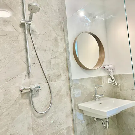 Modern With Terrace Patio * וינר ניודורף
