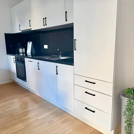 דירה Modern With Terrace Patio