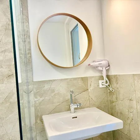 Modern With Terrace Patio * וינר ניודורף