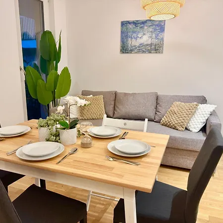 Modern With Terrace Patio דירה *