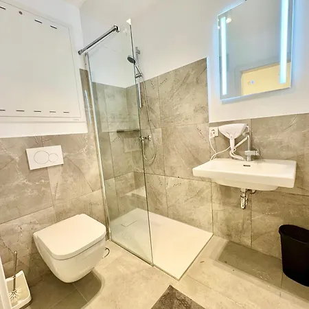 Modern With Terrace Patio דירה