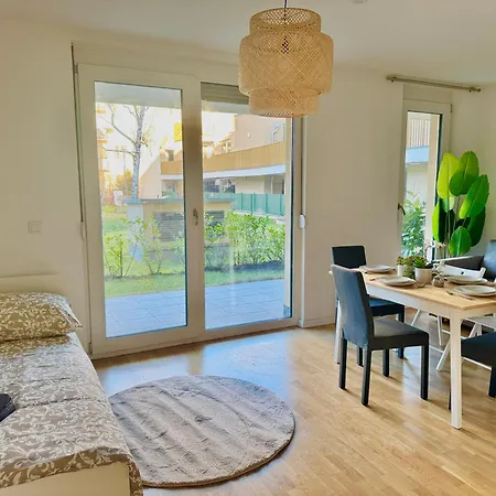 Modern With Terrace Patio דירה