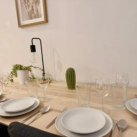 Modern With Terrace Patio דירה