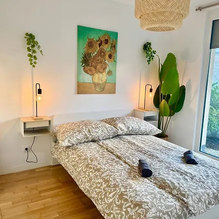 Modern With Terrace Patio דירה