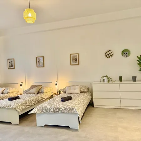 Modern With Terrace Patio דירה