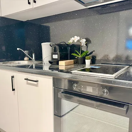 Modern With Terrace Patio וינר ניודורף