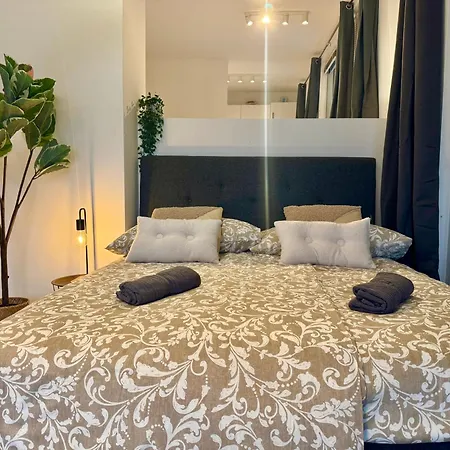 Modern With Terrace Patio וינר ניודורף
