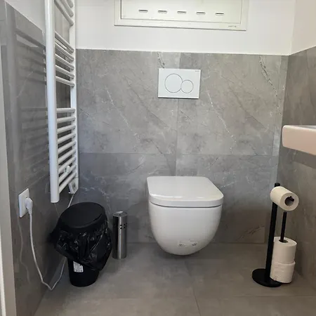 Modern With Terrace Patio דירה