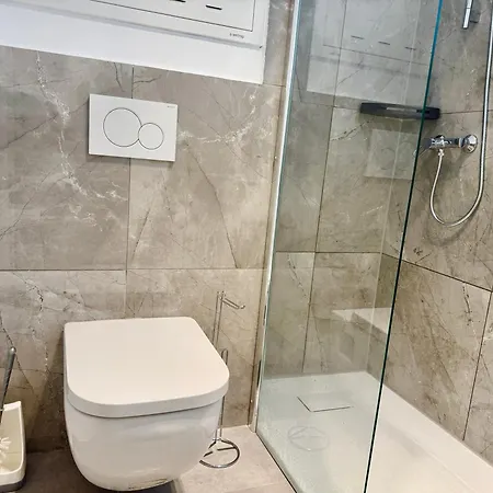 דירה Modern With Terrace Patio *