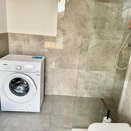 Modern With Terrace Patio דירה