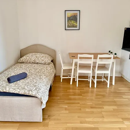 Modern With Terrace Patio * וינר ניודורף
