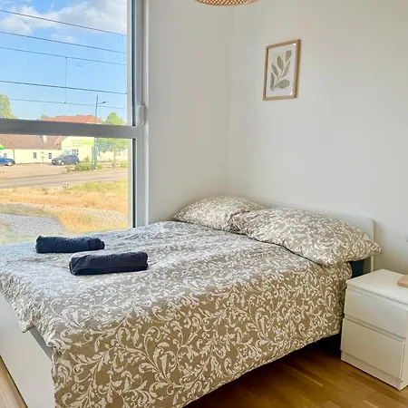 Modern With Terrace Patio * וינר ניודורף