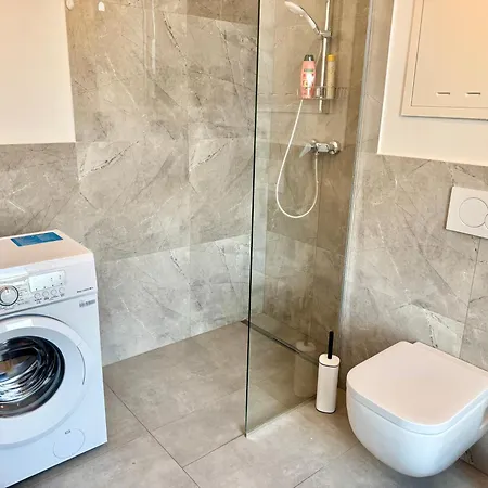 Modern With Terrace Patio דירה