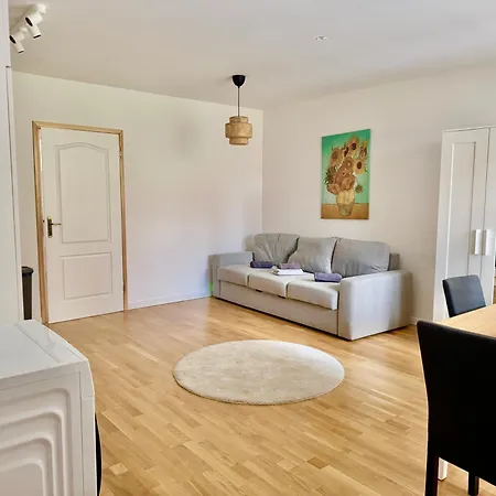 דירה Modern With Terrace Patio וינר ניודורף