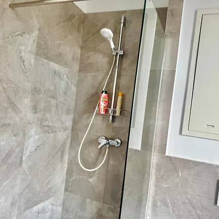 דירה Modern With Terrace Patio וינר ניודורף